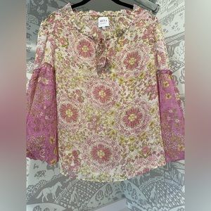 Feminine flowy blouse